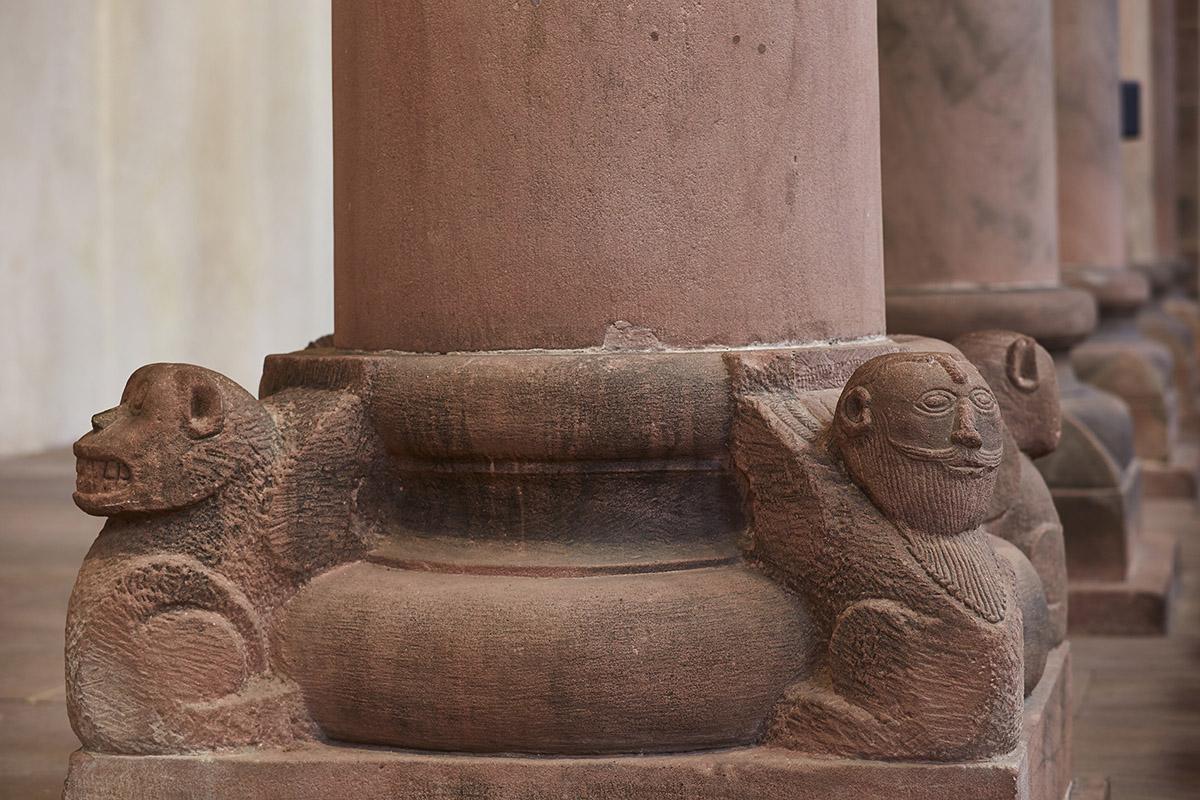 Sockel einer Säule in der Klosterkirche von Kloster Alpirsbach