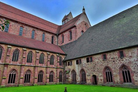 Alpirsbach monastery, cloister garden