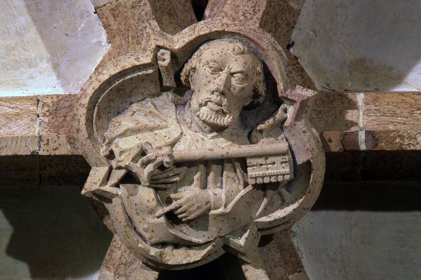Kloster Alpirsbach, Schlussstein mit einer Heiligenfigur, die einen Schlüssel hält