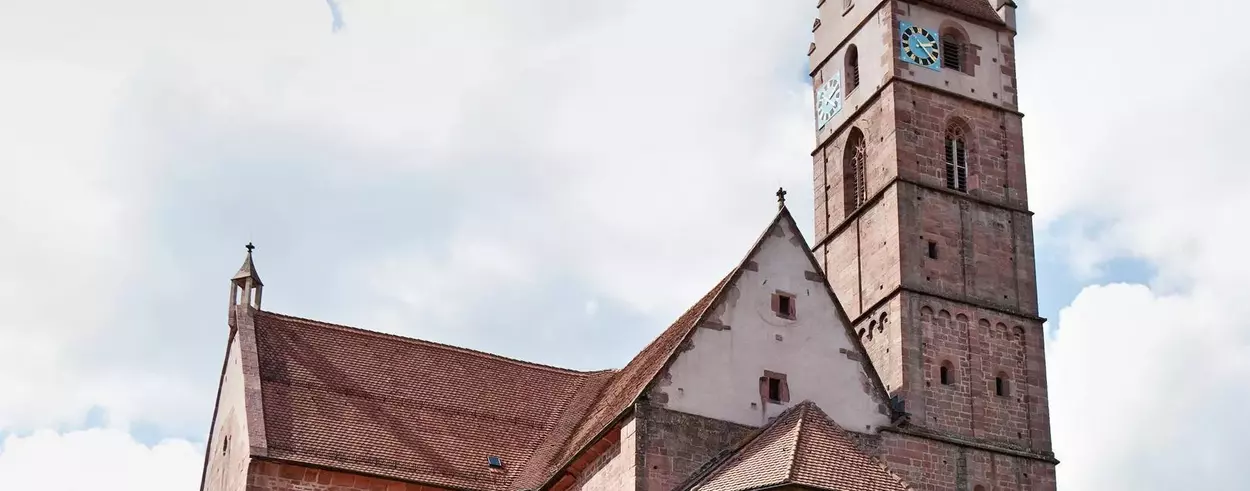 Kloster Alpirsbach, Besuchergruppe vor der Klausur 