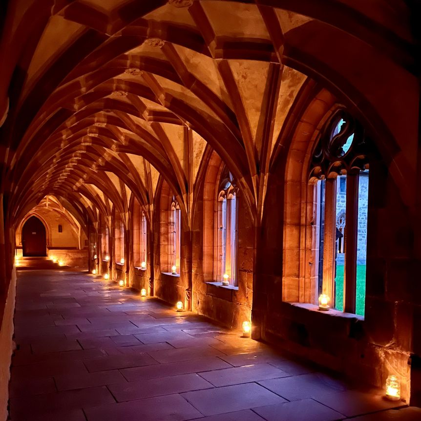 Kloster Alpirsbach, Kreuzgang im Kerzenschein