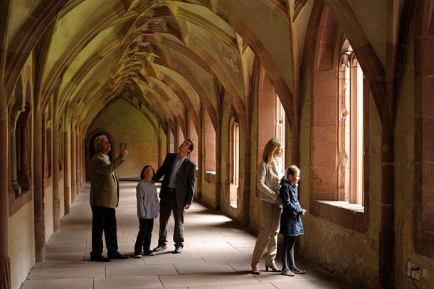 Alpirsbach monastery, family in the corridor