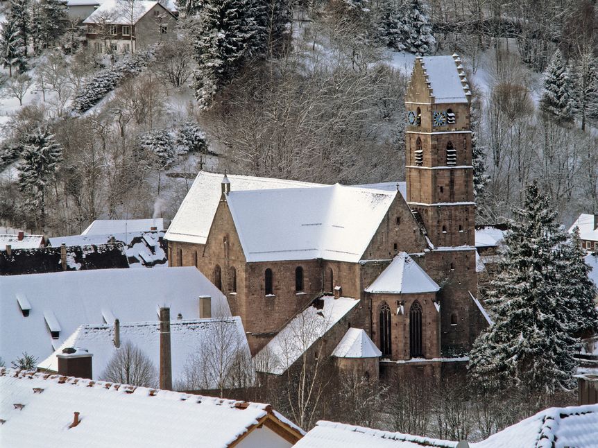 Kloster Alpirsbach, Luftaufnahme mit Schnee im Winter