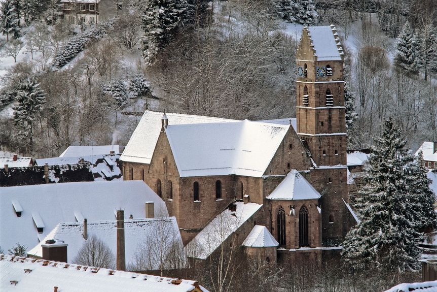 Kloster Alpirsbach, Luftaufnahme mit Schnee im Winter